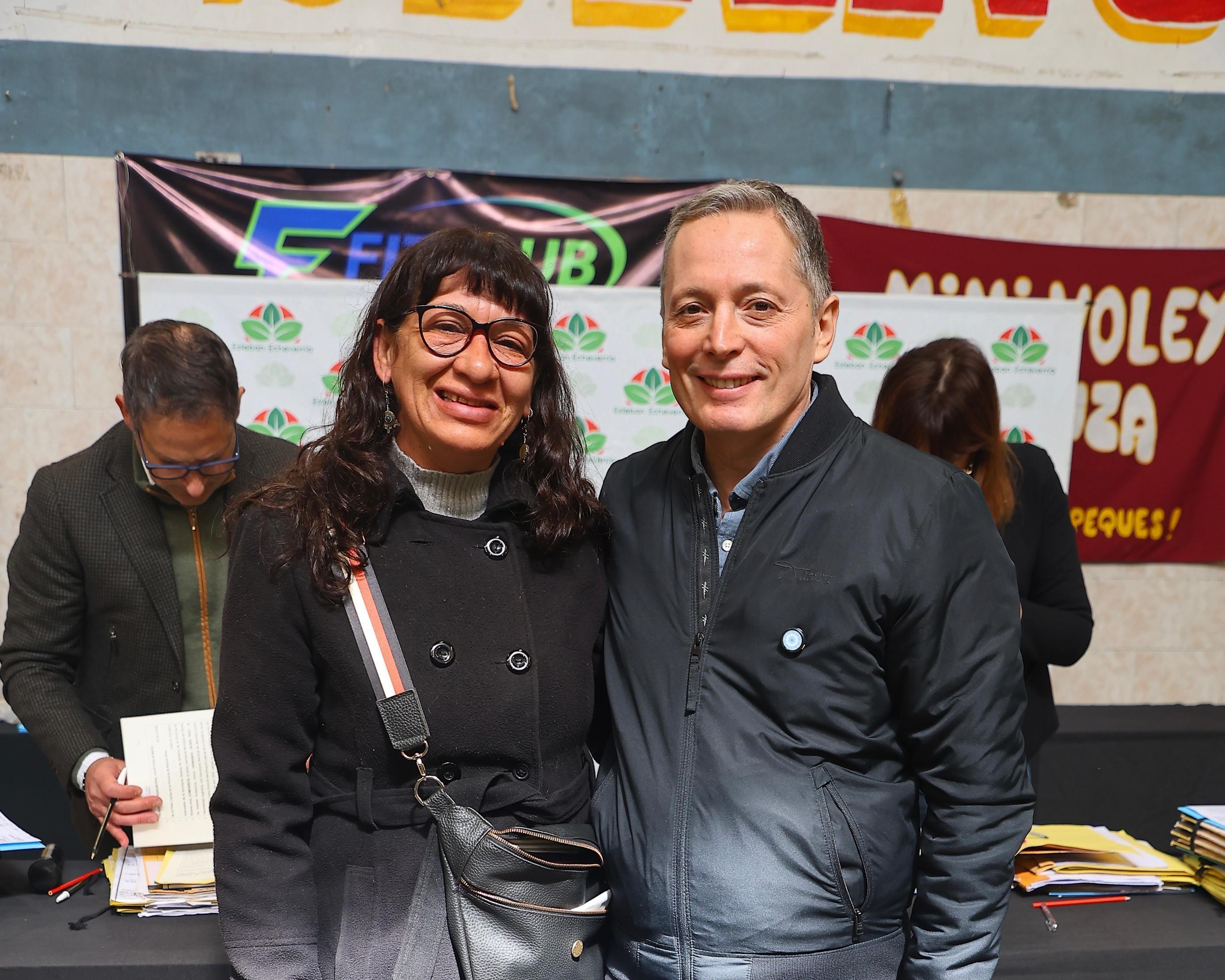 FERNANDO GRAY ENCABEZÓ LA TOMA DE FIRMAS DE 293 ESCRITURAS PARA FAMILIAS DEL DISTRITO