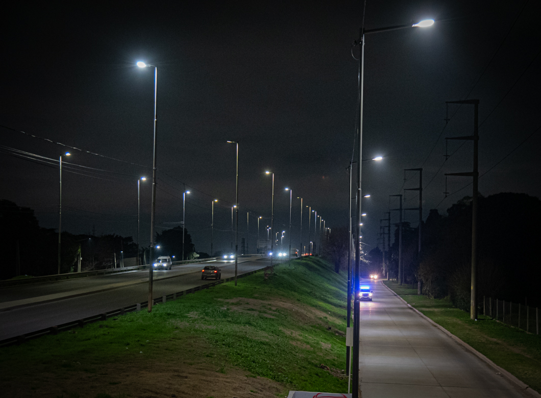 luz1.jpg ALTE BROWN AVANZA CON LA INSTALACIÓN DE NUEVAS LUCES LED EN LAS COLECTORAS DE RUTA 4