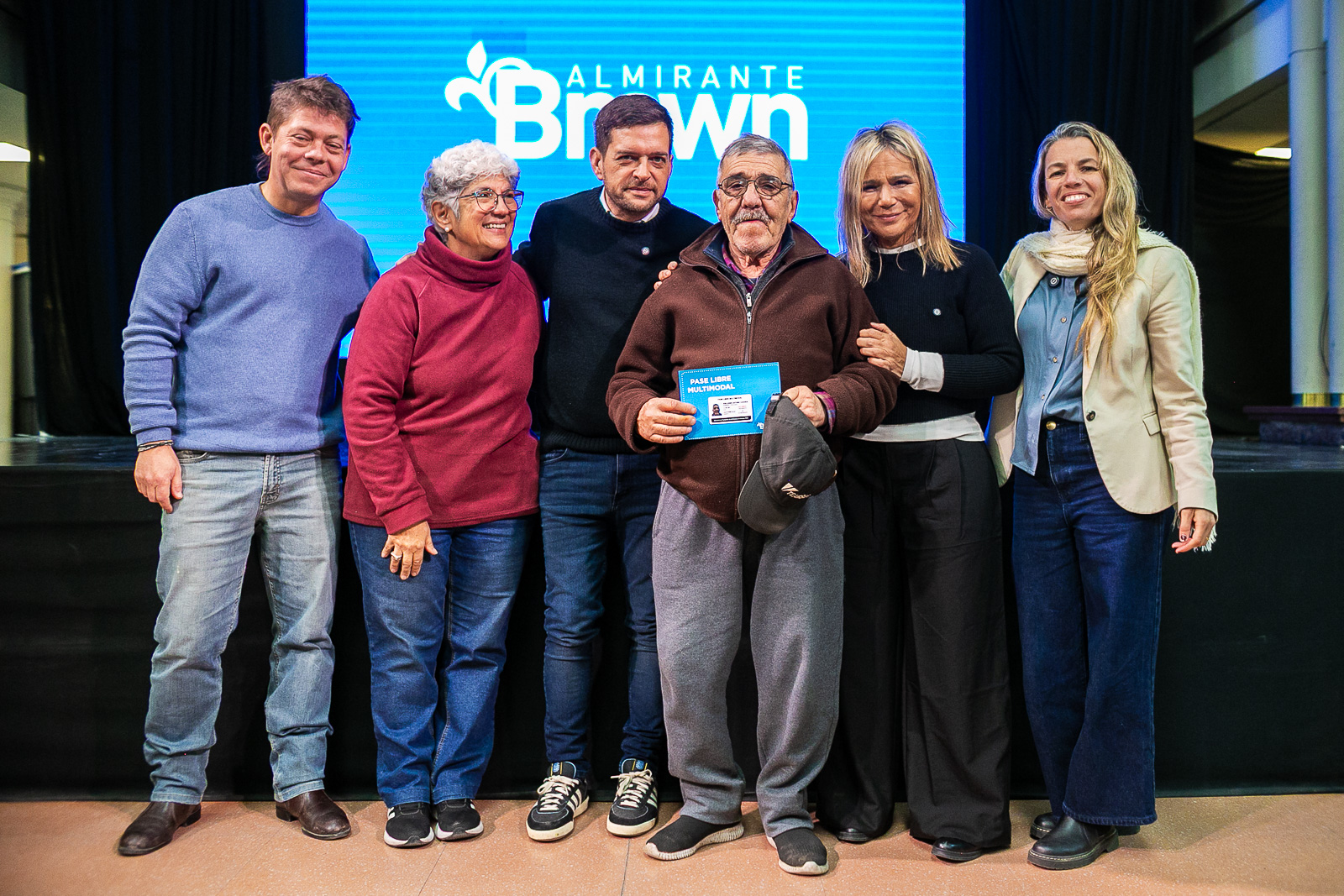 El Municipio entregó 300 pases multimodales de transporte a vecinos de Alte Brown con discapacidad