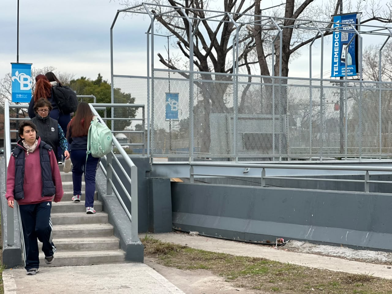 MEJORAS EN LA CONECTIVIDAD: HABILITARON EL PUENTE PEATONAL DEL PASO BAJO NIVEL DE CALZADA