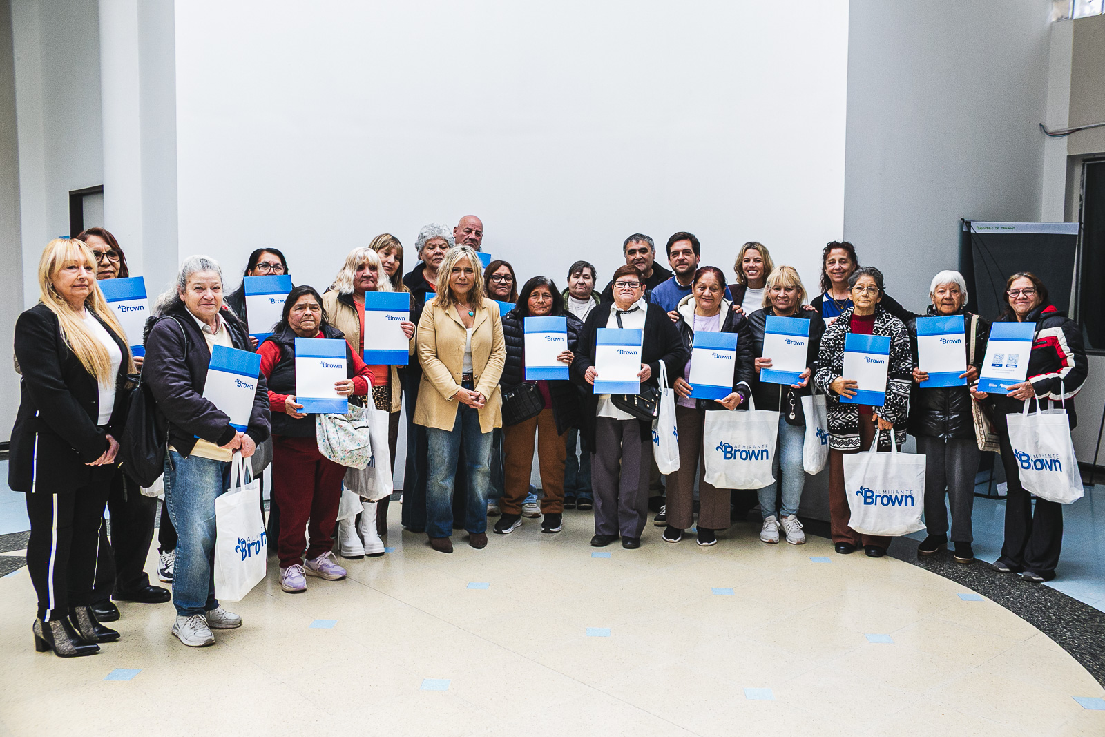 Alte Brown reconoció a trabajadoras vecinales por su tarea en localidades y en barrios