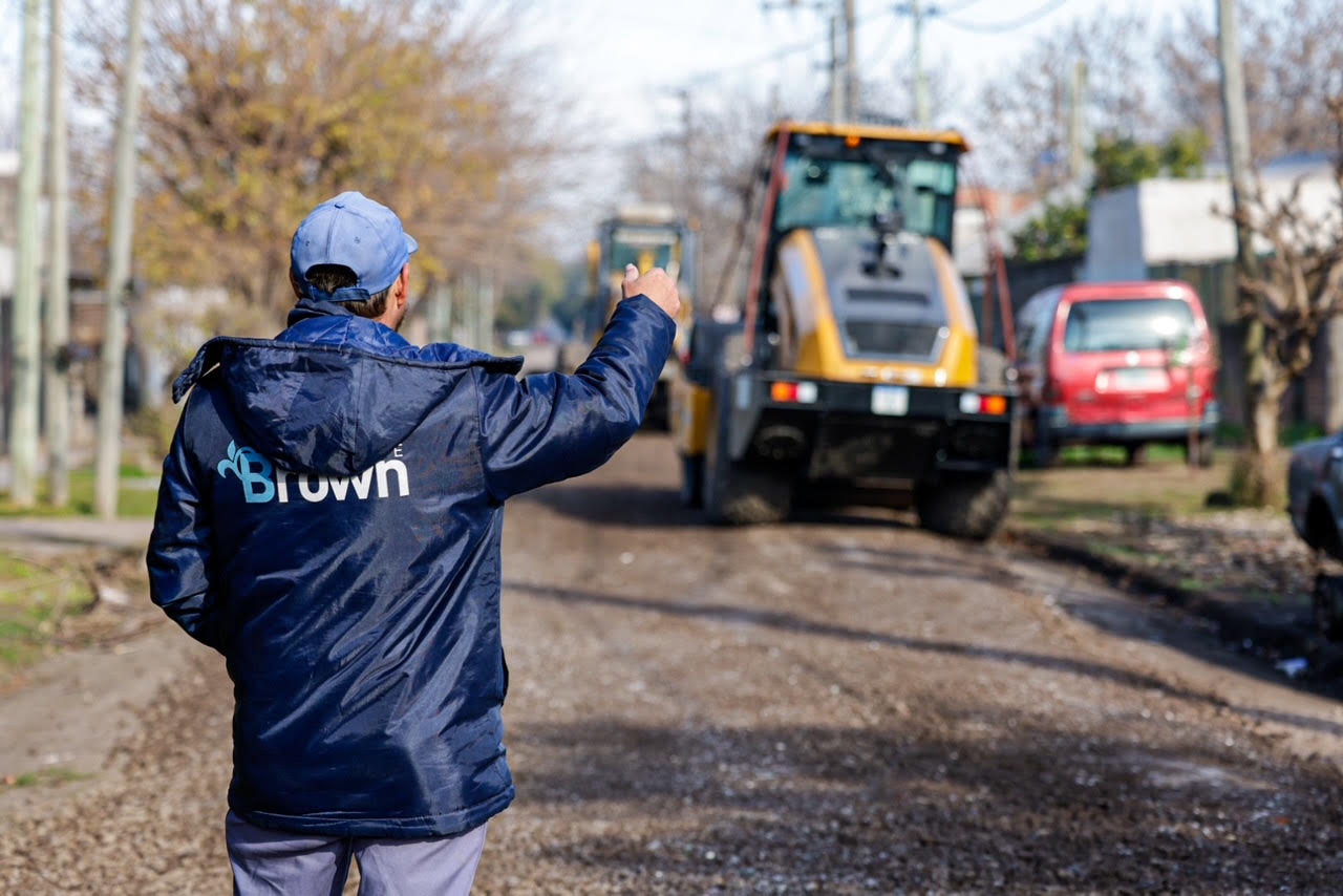 CON OBRAS Y SERVICIOS EL PROGRAMA “BROWN SUMA” DESEMBARCÓ EN EL BARRIO RAYO DE SOL DE LONGCHAMPS