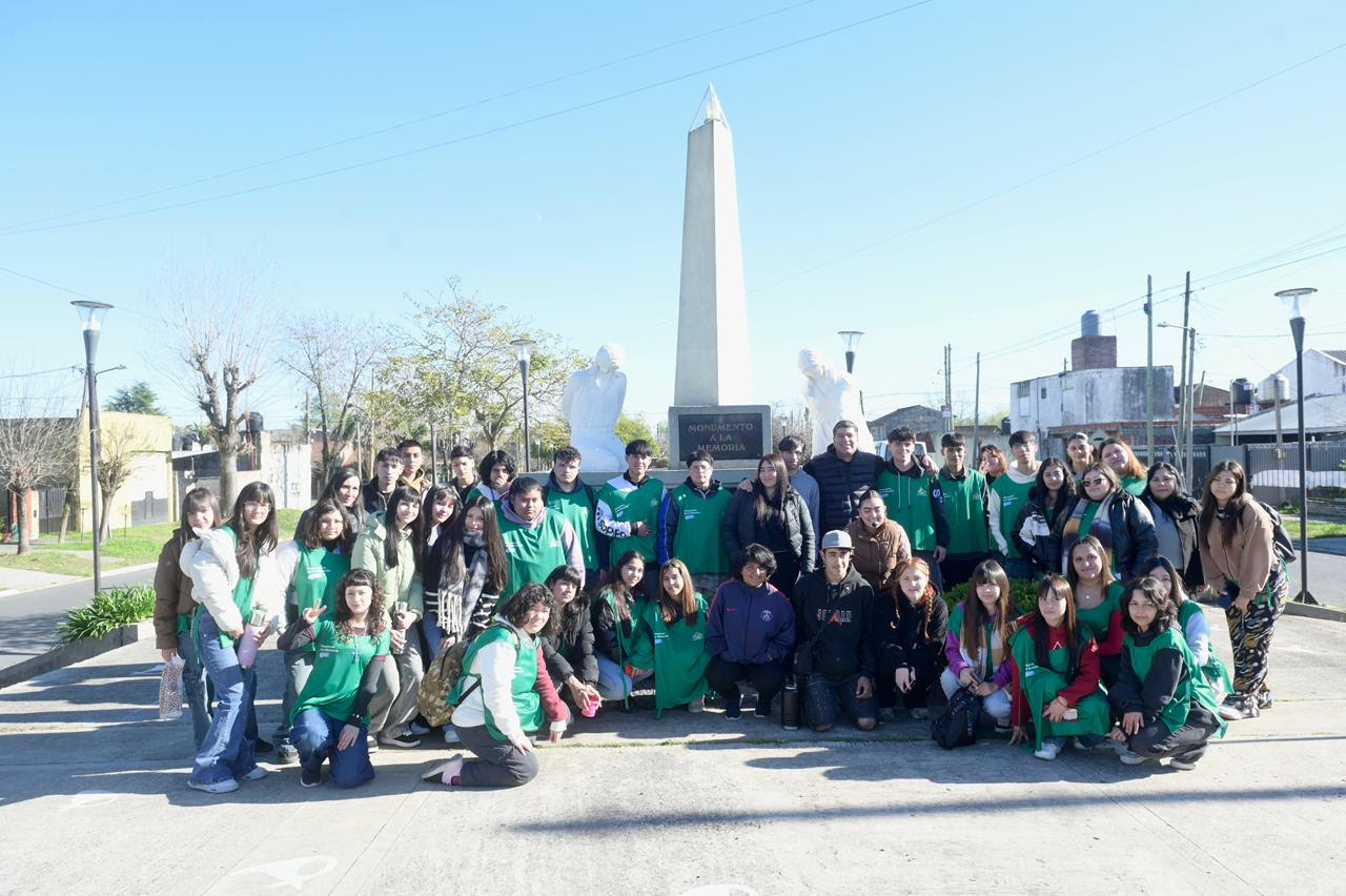 ESTUDIANTES DE ESCUELAS SECUNDARIAS PARTICIPARON DEL PROGRAMA ECHEVERRÍA CONSTRUYE MEMORIA
