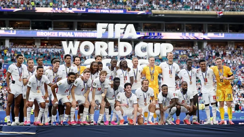 INGLA.jpg En un partido de locos, Inglaterra superó por 6 a 4 a Francia y se quedó con el tercer puesto del Mundial