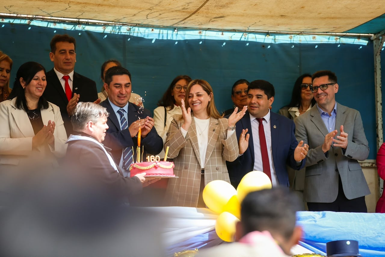Tere Madera llevó un mensaje de esperanza y compromiso a las familias de Ángel Vicente Peñaloza en sus 160 años