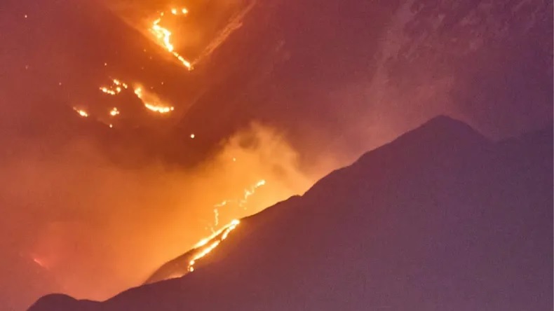 chilecito.jpg CHILECITO: Ya se quemaron unas 900 has y se complica por el clima