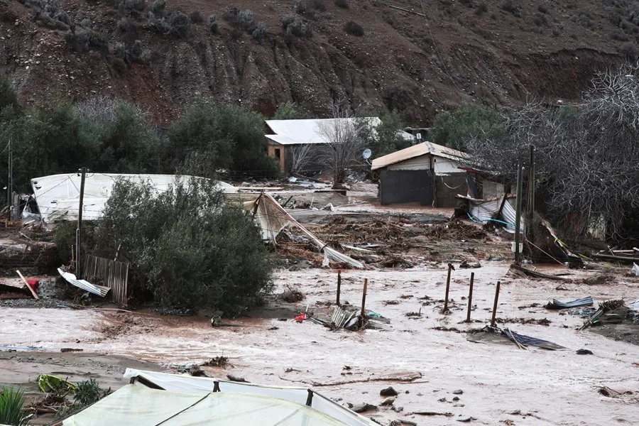 chilesss.jpg Dos fallecidos y más de 2.000 personas aisladas por el nuevo temporal en Chile