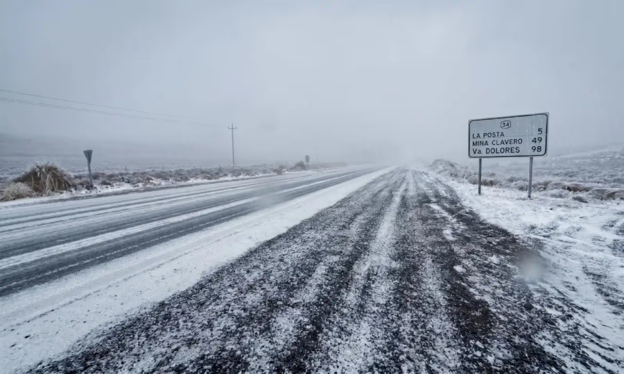 Se congeló Córdoba por una nevada y tuvieron que clausurar las Altas Cumbres
