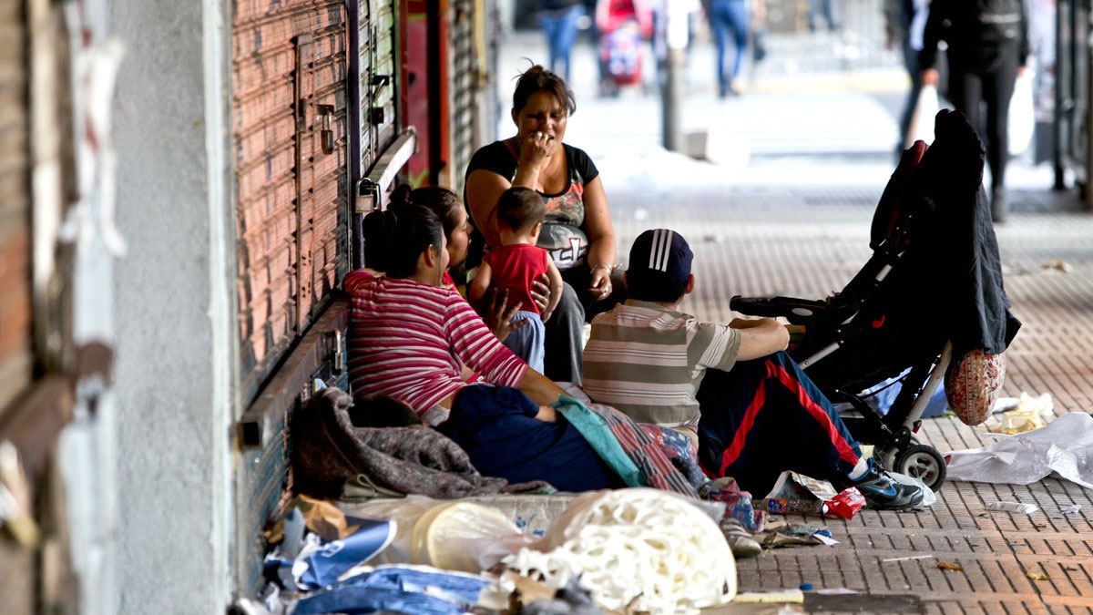 La pobreza trepó en la primera mitad del año y se ubicaría en torno al 32%