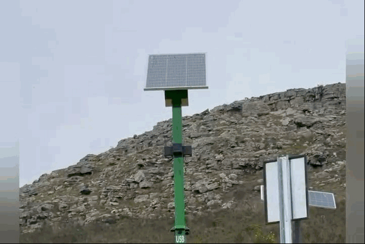 La Cooperativa y alumnos de la Técnica avanzan con la instalación de tótems solares en espacios públicos