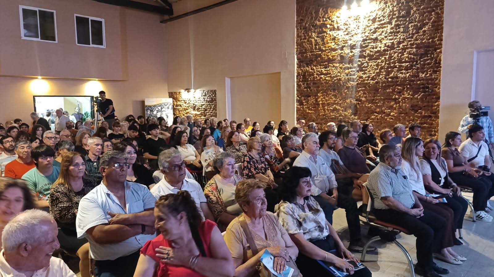 El Teatro del Pueblo de la Municipalidad fue escenario de una nueva edición del festival Guitarras del Mundo