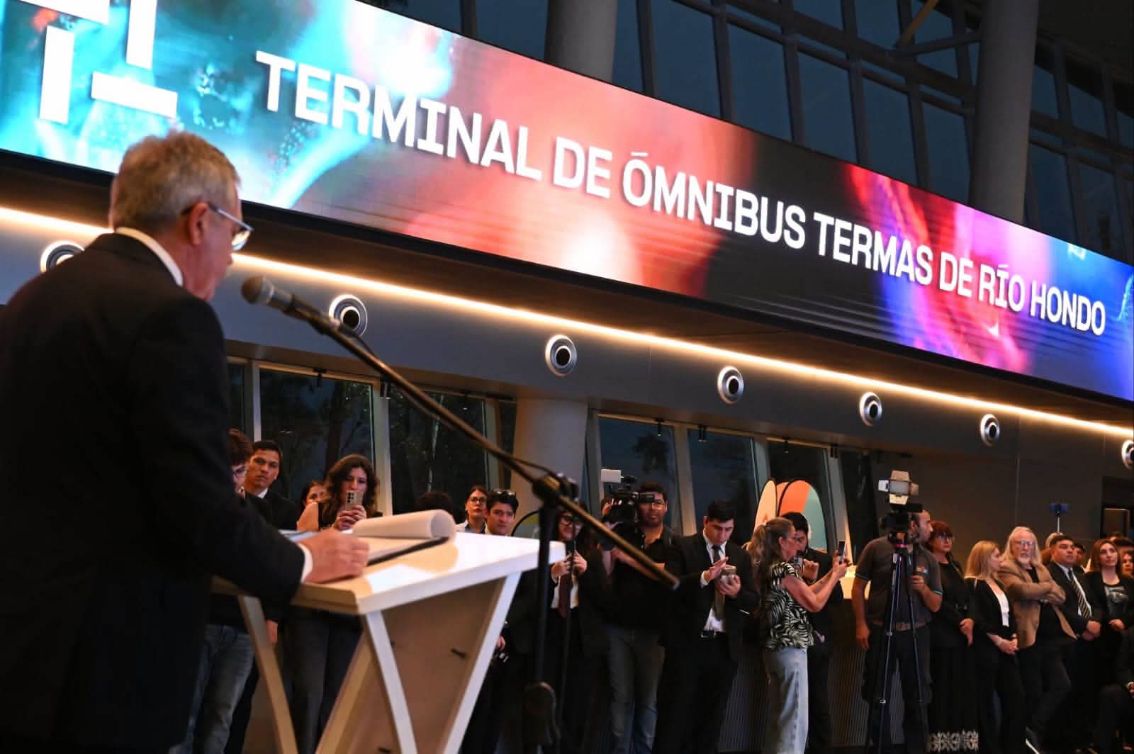 FB_IMG_1790650306865.jpg EL GOBERNADOR ELÍAS SUÁREZ INAUGURÓ LA NUEVA TERMINAL DE ÓMNIBUS DE LAS TERMAS DE RÍO HONDO