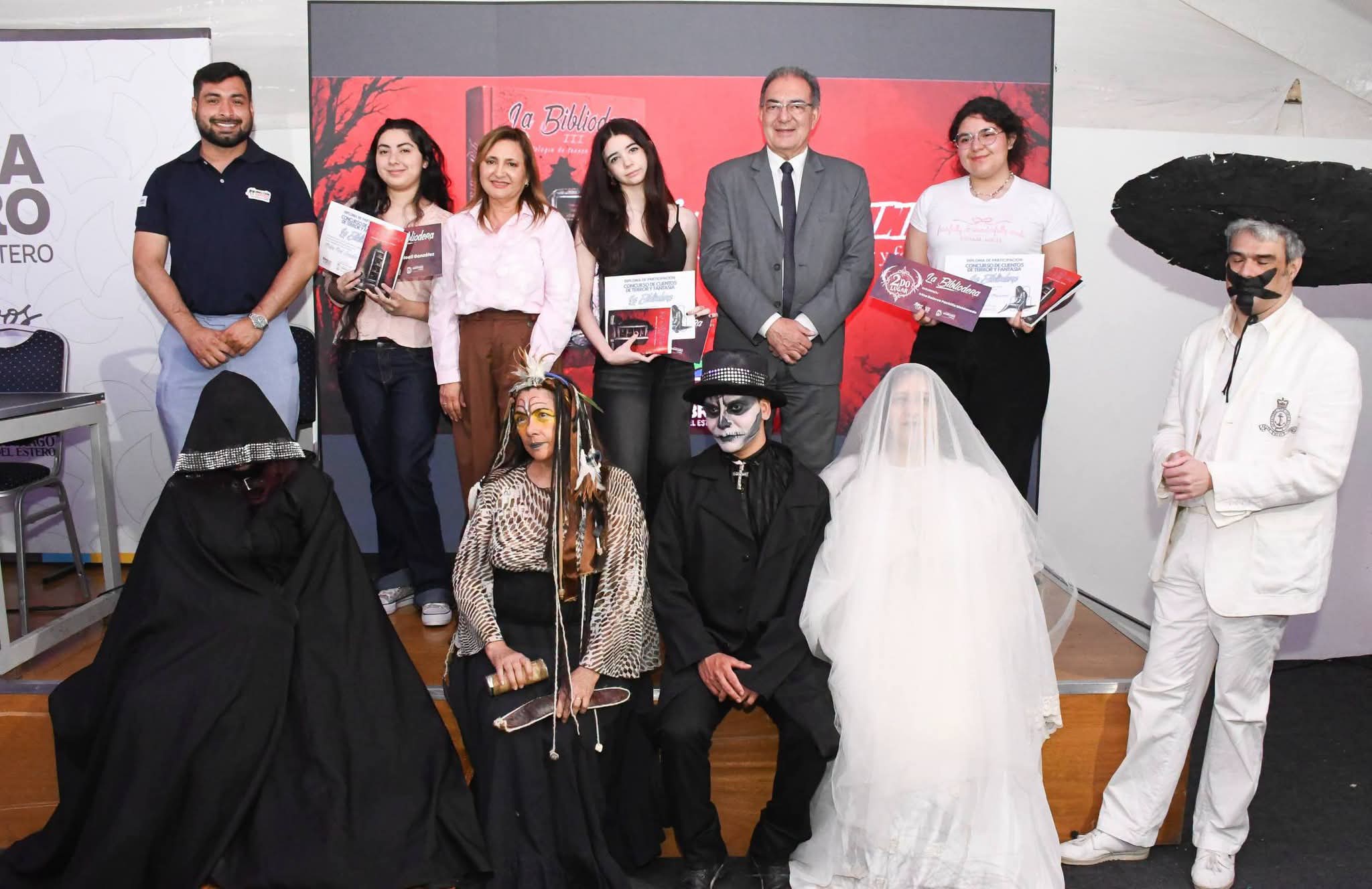 La intendente Fuentes destacó a jóvenes escritores en la presentación de la 3° edición de La Bibliodera en la Feria del Libro La intendente Fuentes destacó a jóvenes escritores en la presentación de la 3° edición de La Bibliodera en la Feria del Libro