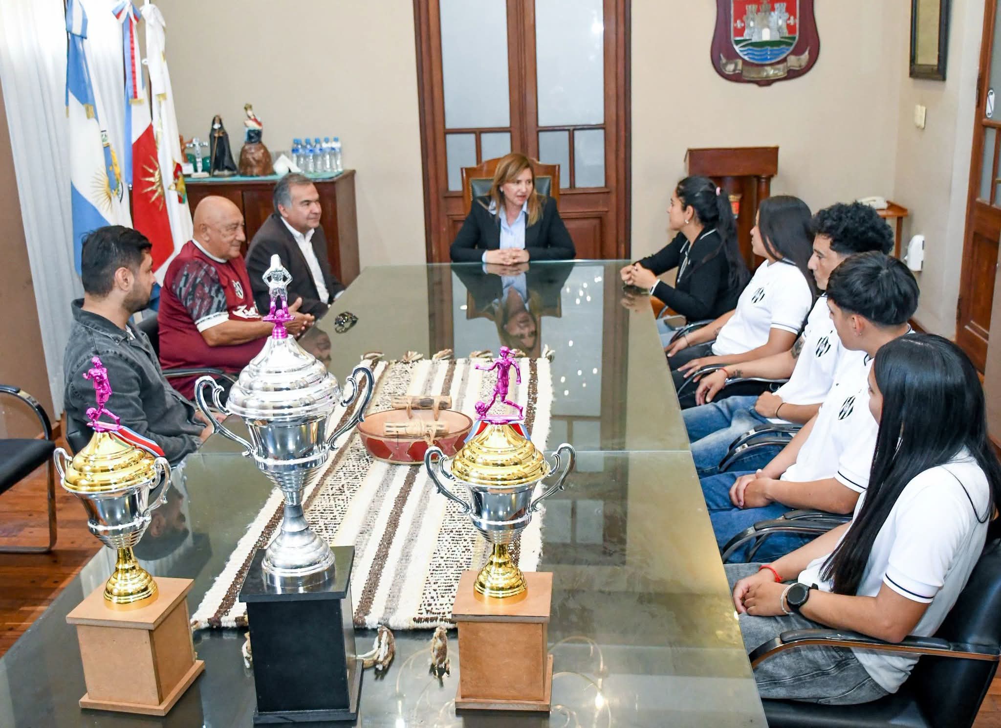 La intendente Fuentes recibió al plantel femenino de Central Córdoba campeón del Torneo Federal Regional Amateur