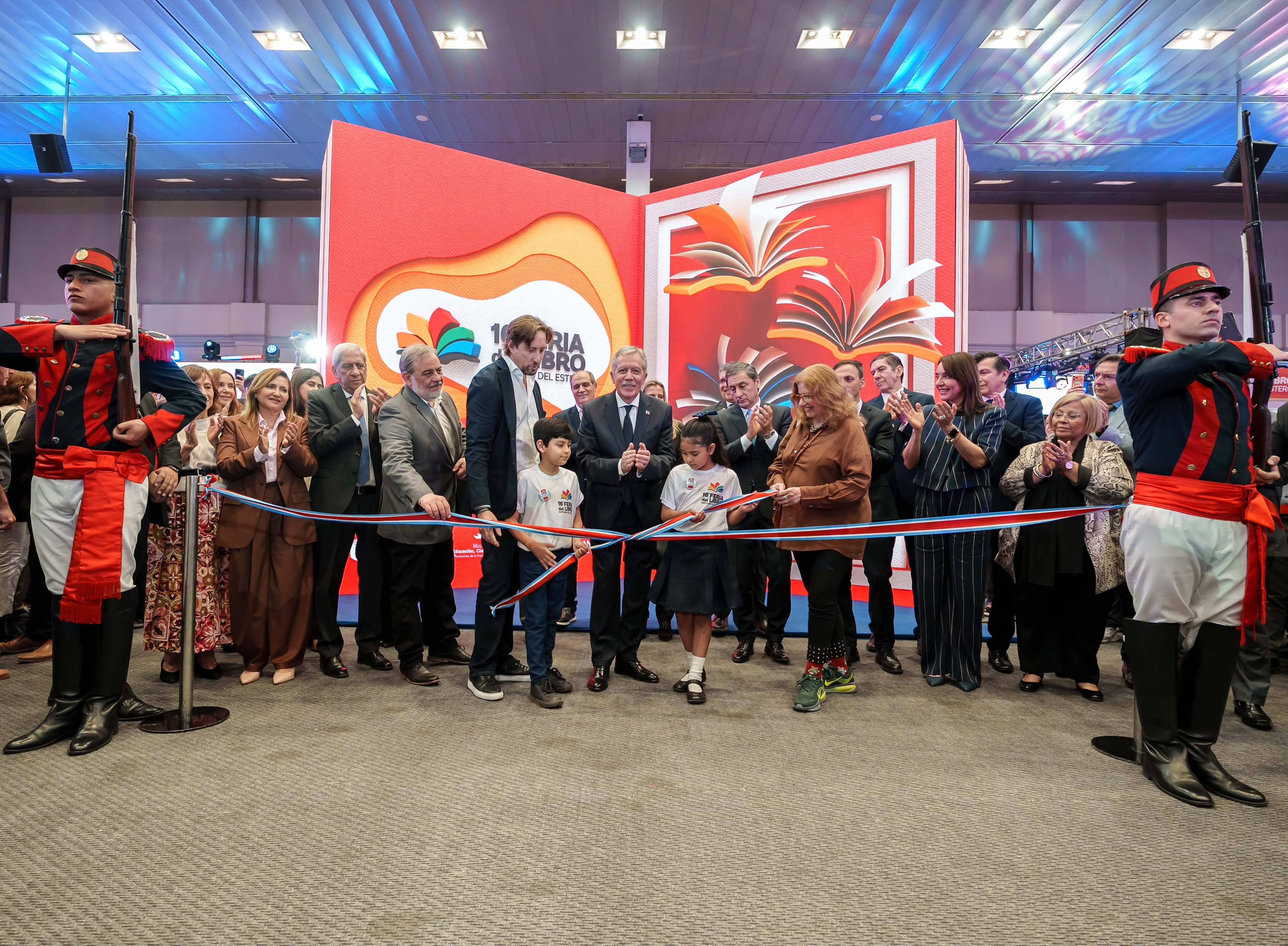 El GOBERNADOR ELÍAS SUÁREZ INAUGURÓ LA 16ª FERIA INTERNACIONAL DEL LIBRO BAJO EL LEMA “SANTIAGO LEE CON VOS” El GOBERNADOR ELÍAS SUÁREZ INAUGURÓ LA 16ª FERIA INTERNACIONAL DEL LIBRO BAJO EL LEMA “SANTIAGO LEE CON VOS”
