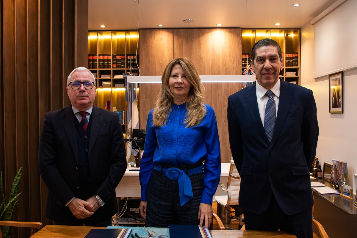 EL MINISTERIO DE JUSTICIA Y LA UCSE FIRMARON UN CONVENIO PARA CAPACITAR EN MEDIACIÓN PENAL JUVENIL Y PRÁCTICAS RESTAURATIVAS