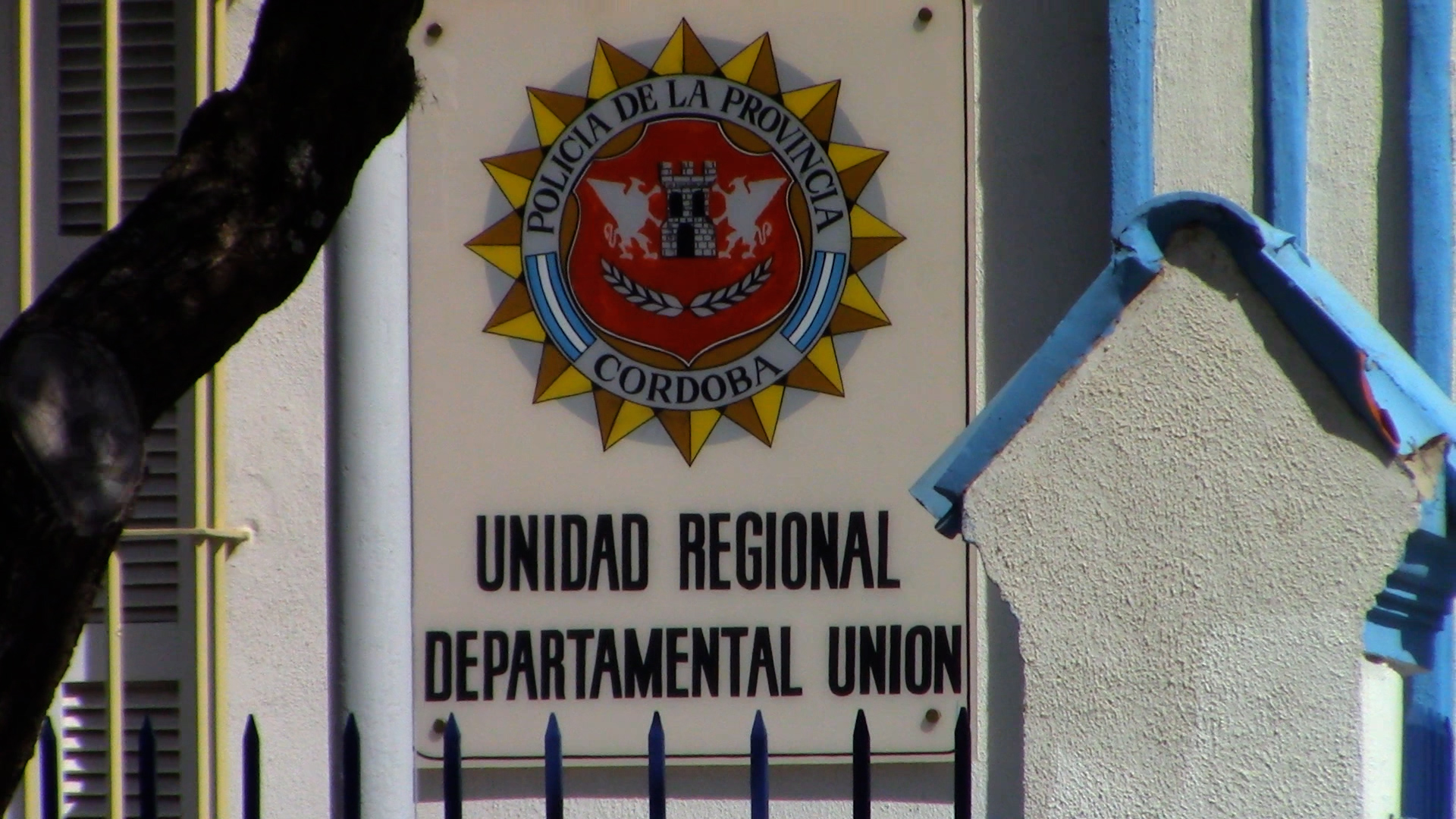 Tres allanamientos simultáneos en la calle Martín Fierro permitieron el secuestro de elementos robados.