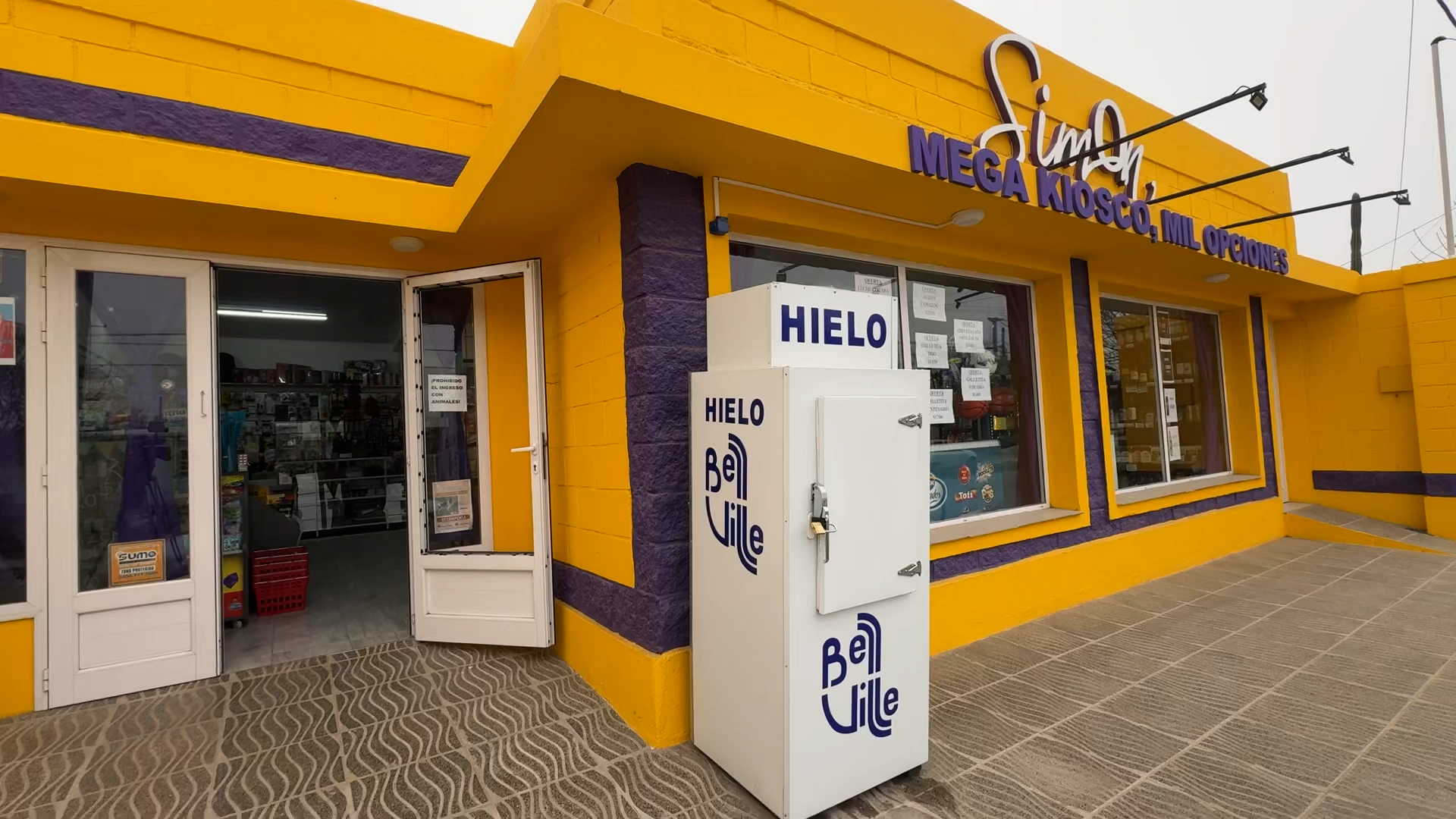 Destrozaron el ingreso a un kiosco durante la madrugada para llevarse la caja registradora.