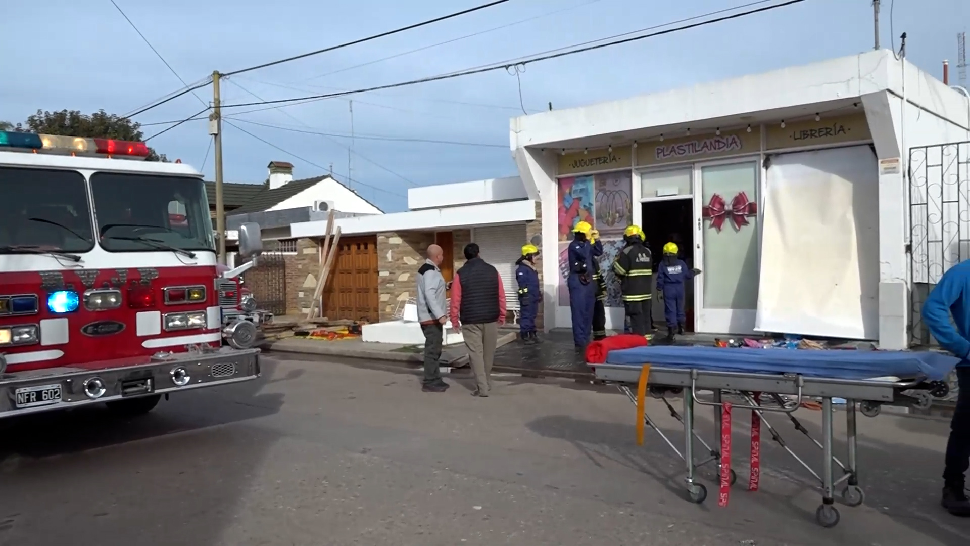 Tragedia en Justiniano Posse: un operario falleció tras el colapso de una losa.