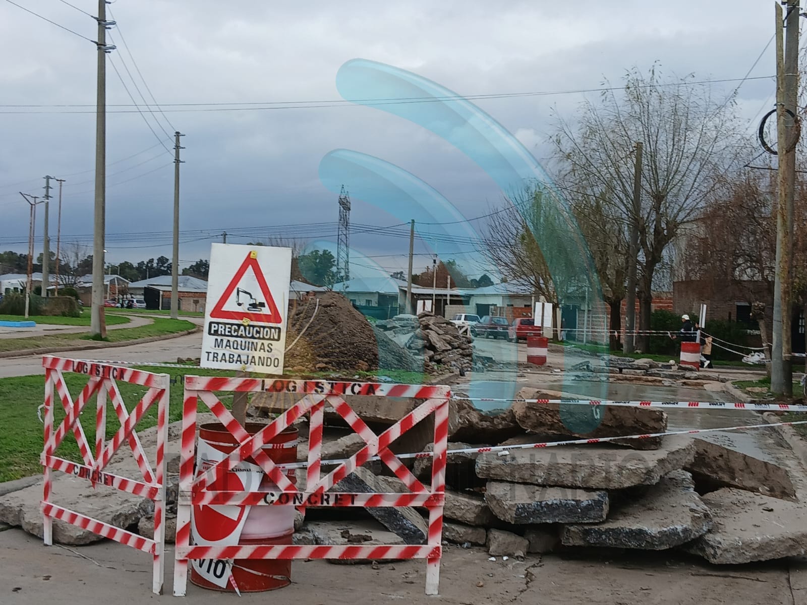 WhatsApp-Image-2026-07-25-at-11.54.52-AM.jpeg Abandono total de una obra paralizada, colectivos desviados y vecinos con miedo de inundarse