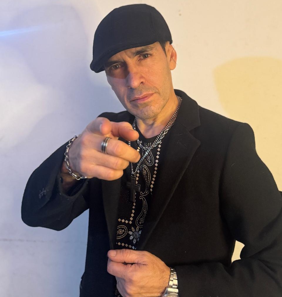Gustavo “El Conde” Ojeda presenta “Mi soldado de Malvinas” y repasa su recorrido por la música tropical