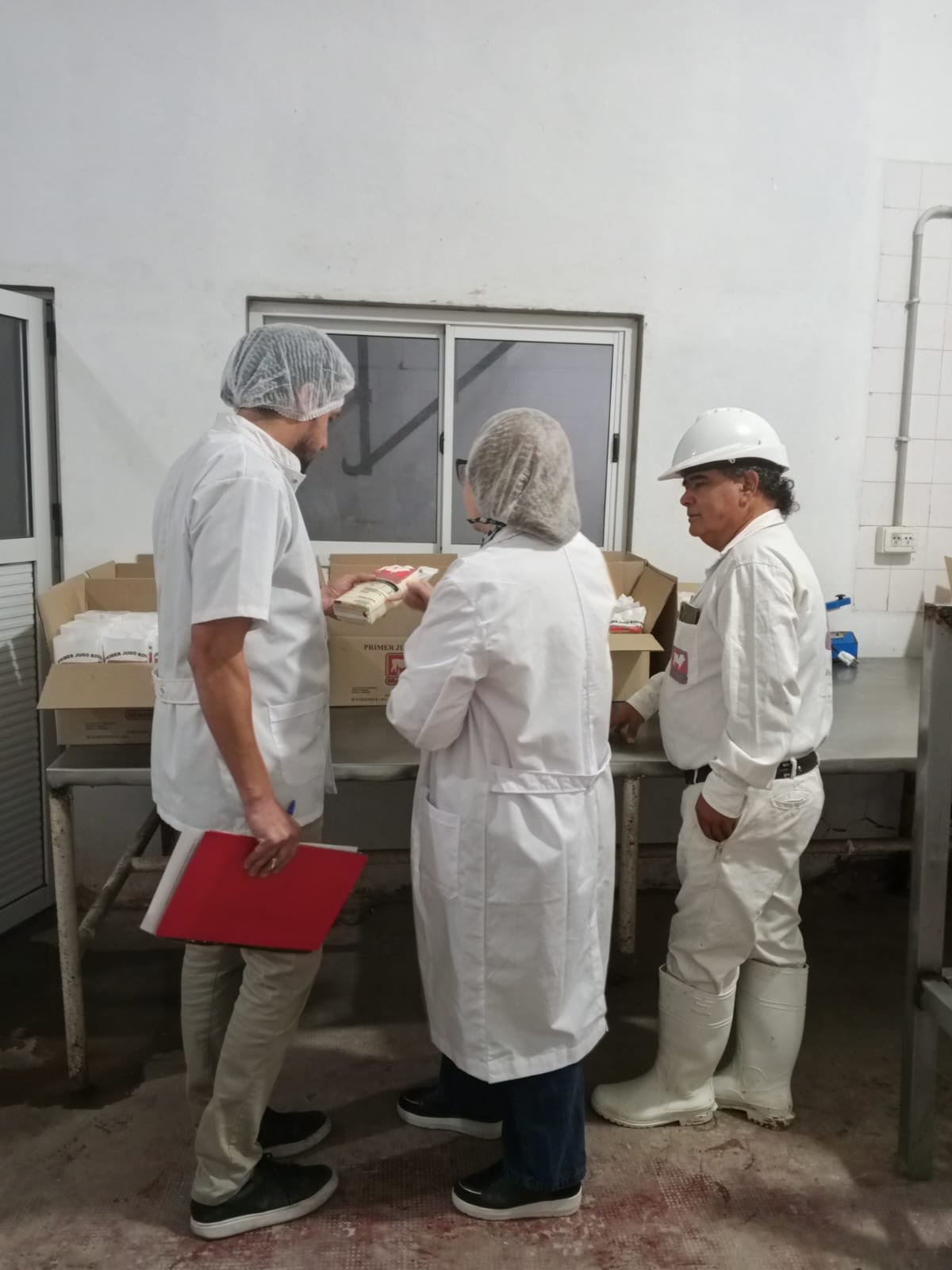 MUNICIPIO DE CHARATA: SE REALIZÓ COTROL DE BROMATOLOGÍA EN EL FRIGORÍFICO MERCOSUR DE CHARATA.