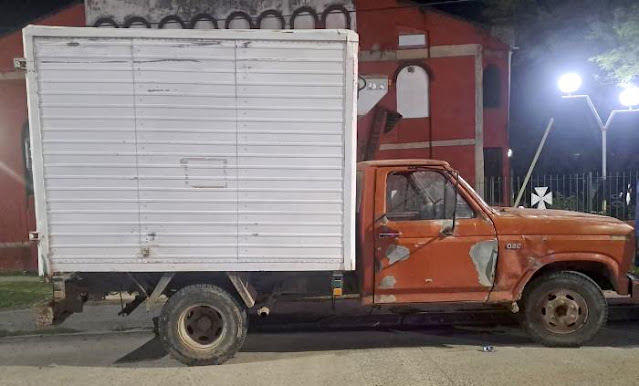 Detuvieron a dos hombres, secuestraron dos terneros y un camión