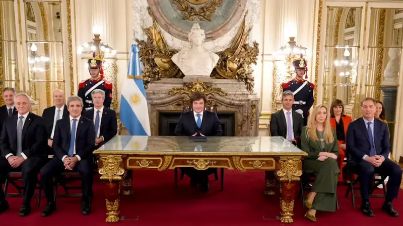 Todo el Gabinete, afuera Villarruel y mensaje grabado: cómo será la cadena nacional de Milei por Malvinas