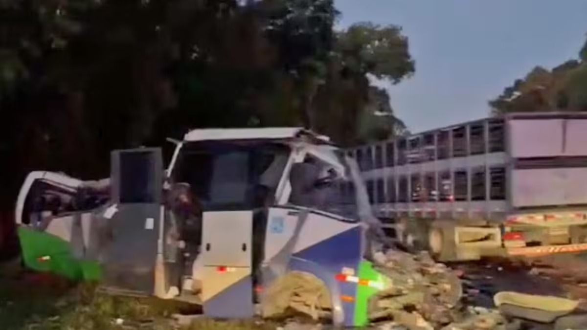 Brasil: al menos 22 personas mueren en choque entre camión y autobús que trasladaba pacientes a hospitales