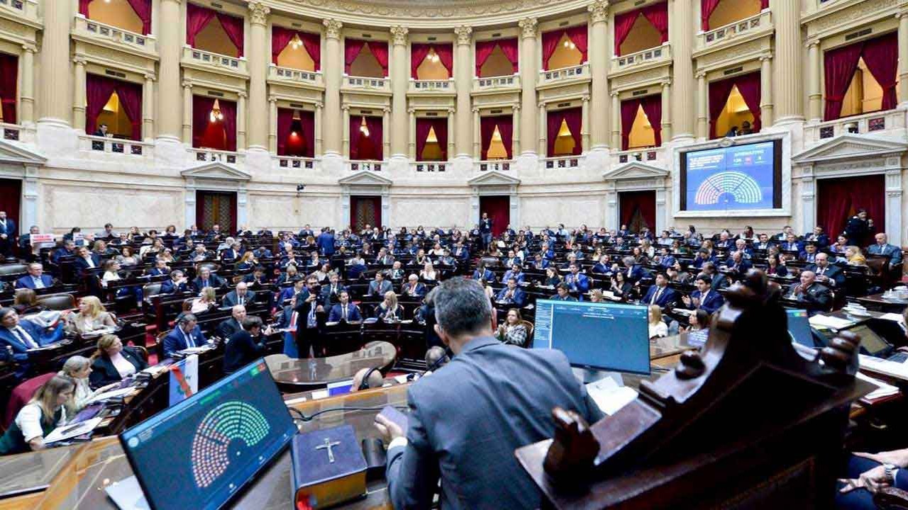 El Gobierno apura una ley de tierras para evitar que la oposición voltee el DNU 70/23
