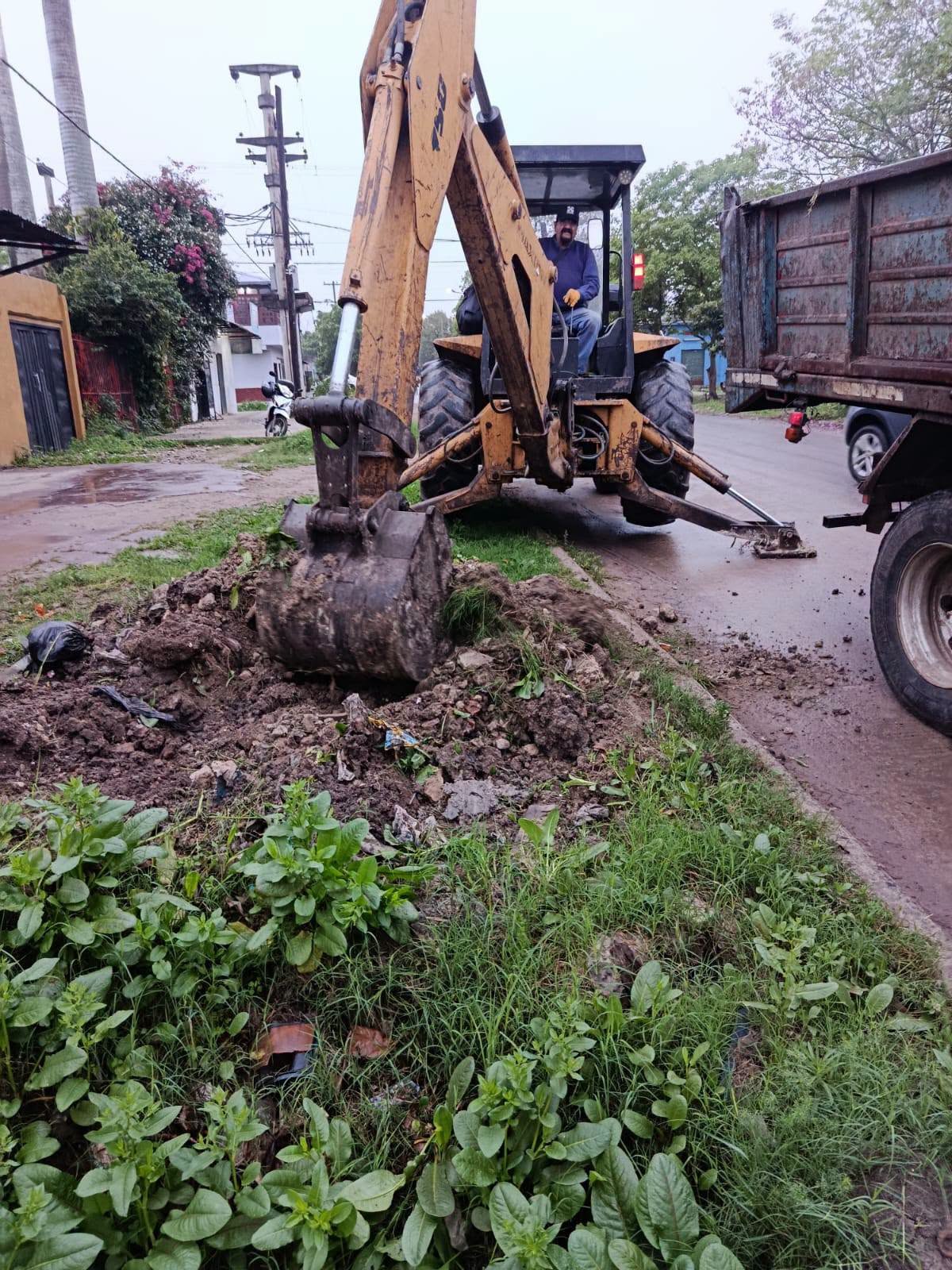 Las cuadrillas municipales trabajaron al ritmo de una jornada inestable
