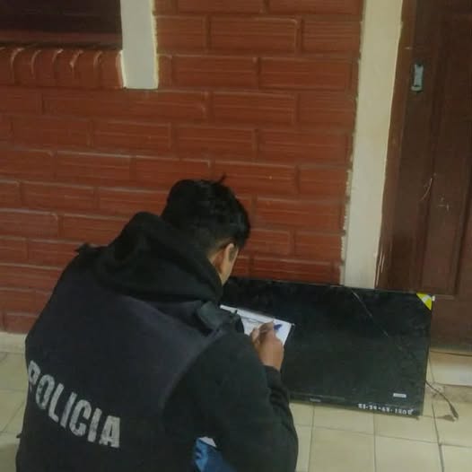 839034042_1296106759240077_3841341383136283773_n.jpg Clorinda: Recuperaron un televisor sustraído de la oficina de Migraciones