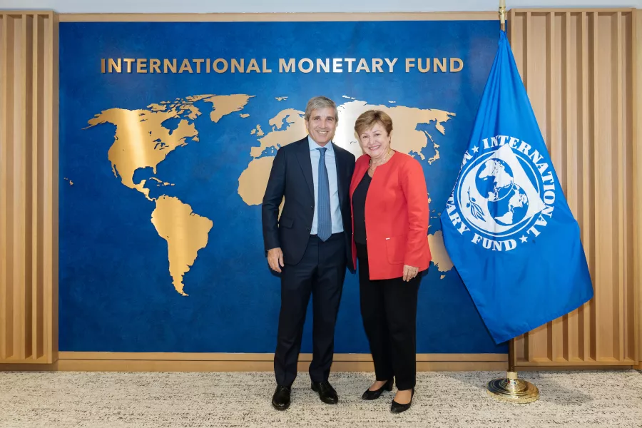Luis Caputo viajará a Tailandia para las reuniones del FMI y el Banco Mundial