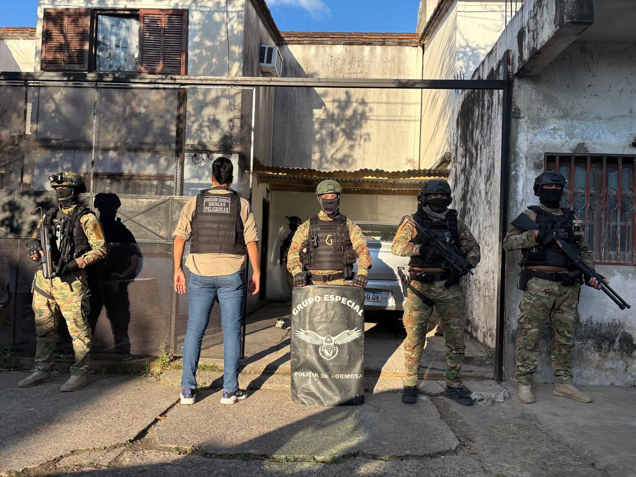 Barrio 2 de Abril : Desarticularon un presunto centro de venta de drogas y aprehendieron a dos hombres