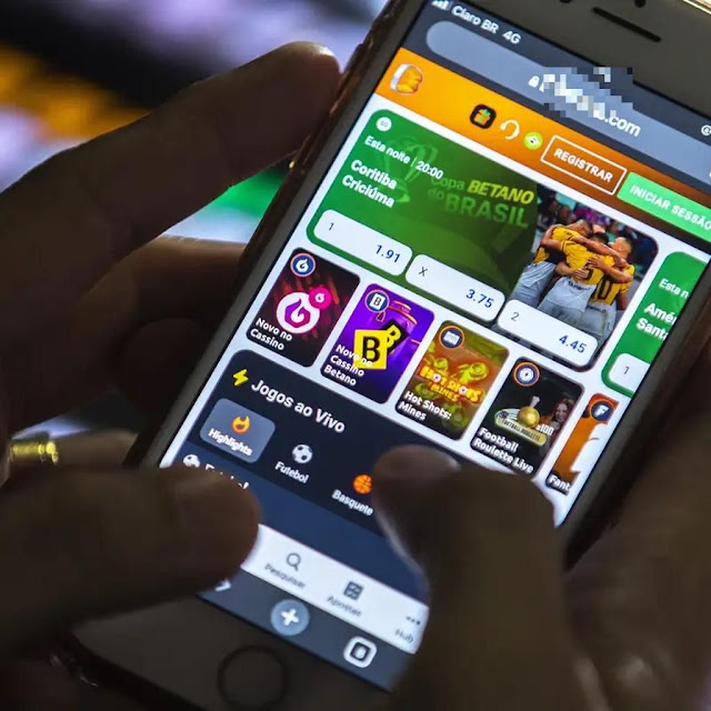 Detuvieron a dos personas que captaban jugadores para una plataforma de casino online no autorizada
