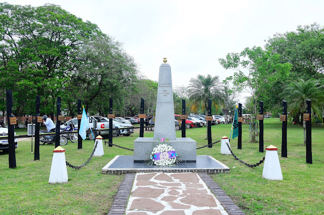 El gobernador Insfrán encabezó el acto en homenaje a los héroes que defendieron al RIMte 2911.jpg