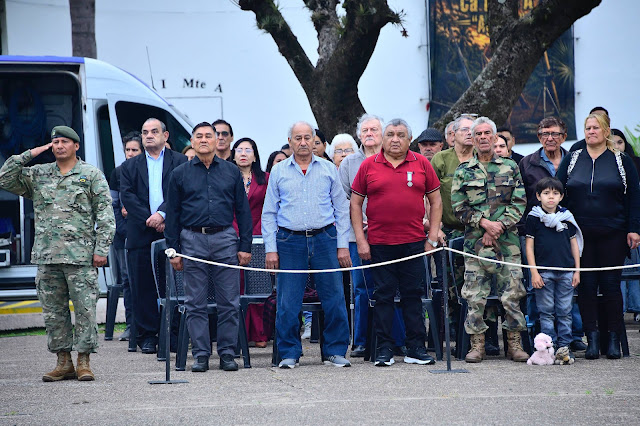 El gobernador Insfrán encabezó el acto en homenaje a los héroes que defendieron al RIMte 295.jpg
