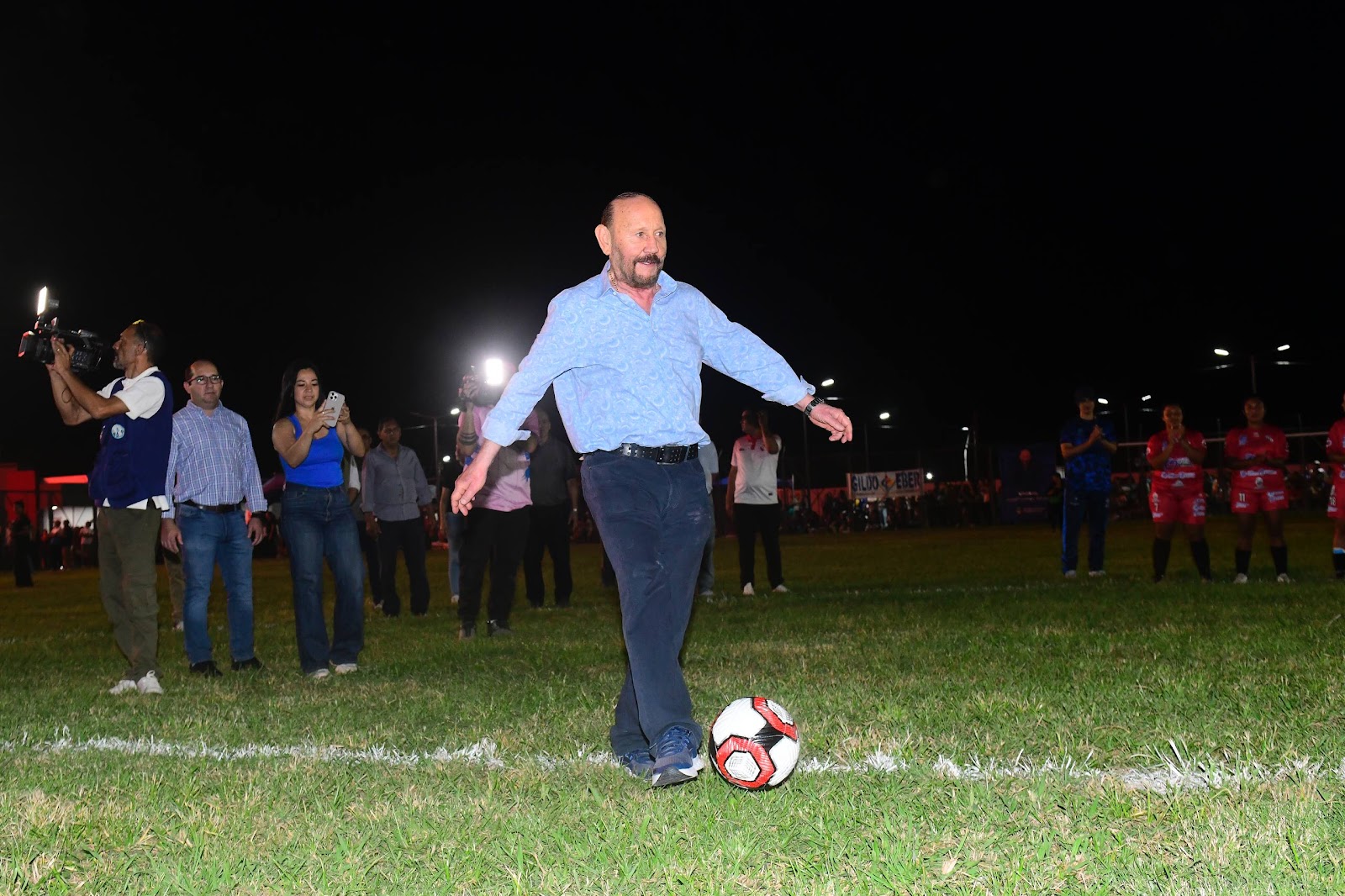El gobernador Insfrán inauguró las obras del Club Independiente de El Colorado y dio apertura al Torneo de la Amistad