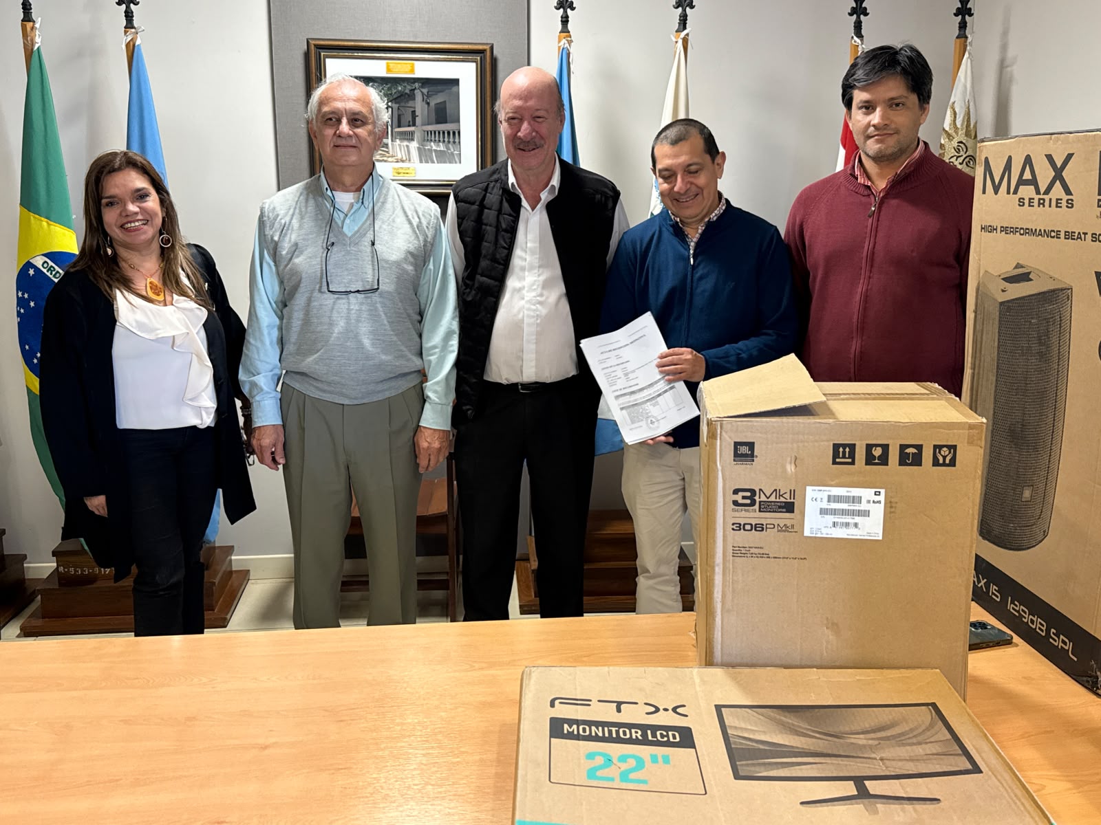 El rector Parmetler entregó nuevos equipos a varias dependencias de la UNaF