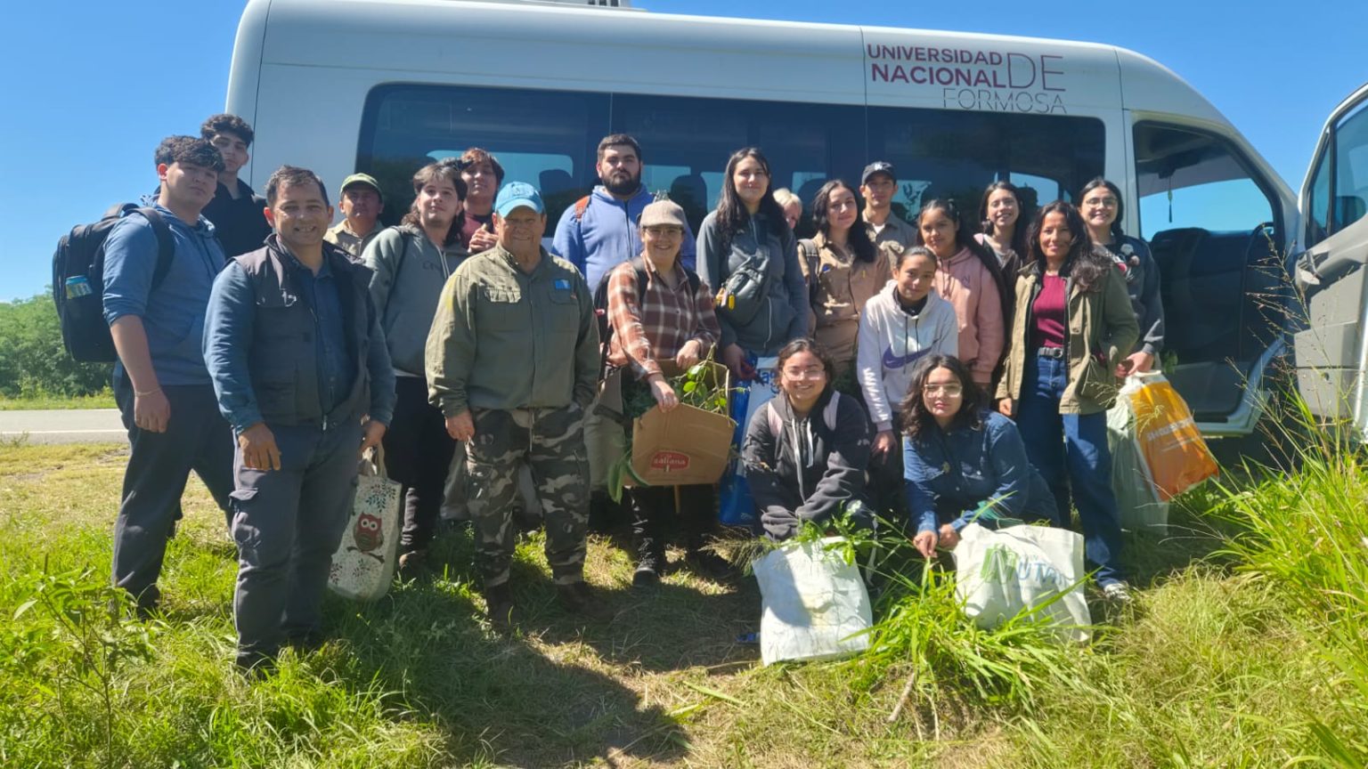 Un grupo de estudiantes de la Facultad de Recursos Naturales recorrió la Reserva Guaycolec