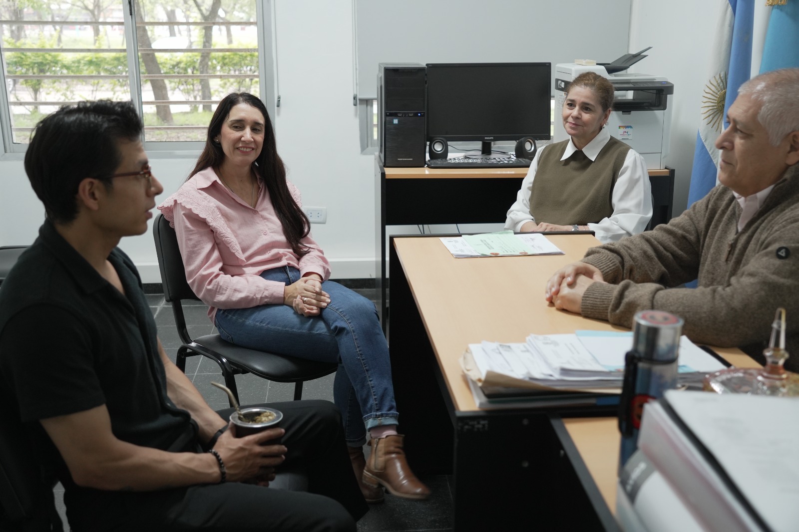 Docente colombiano se encuentra visitando la Facultad de Ciencias de la Salud