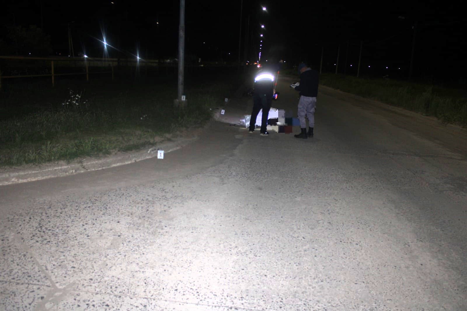 Un motociclista murió al chocar un poste del alumbrado público