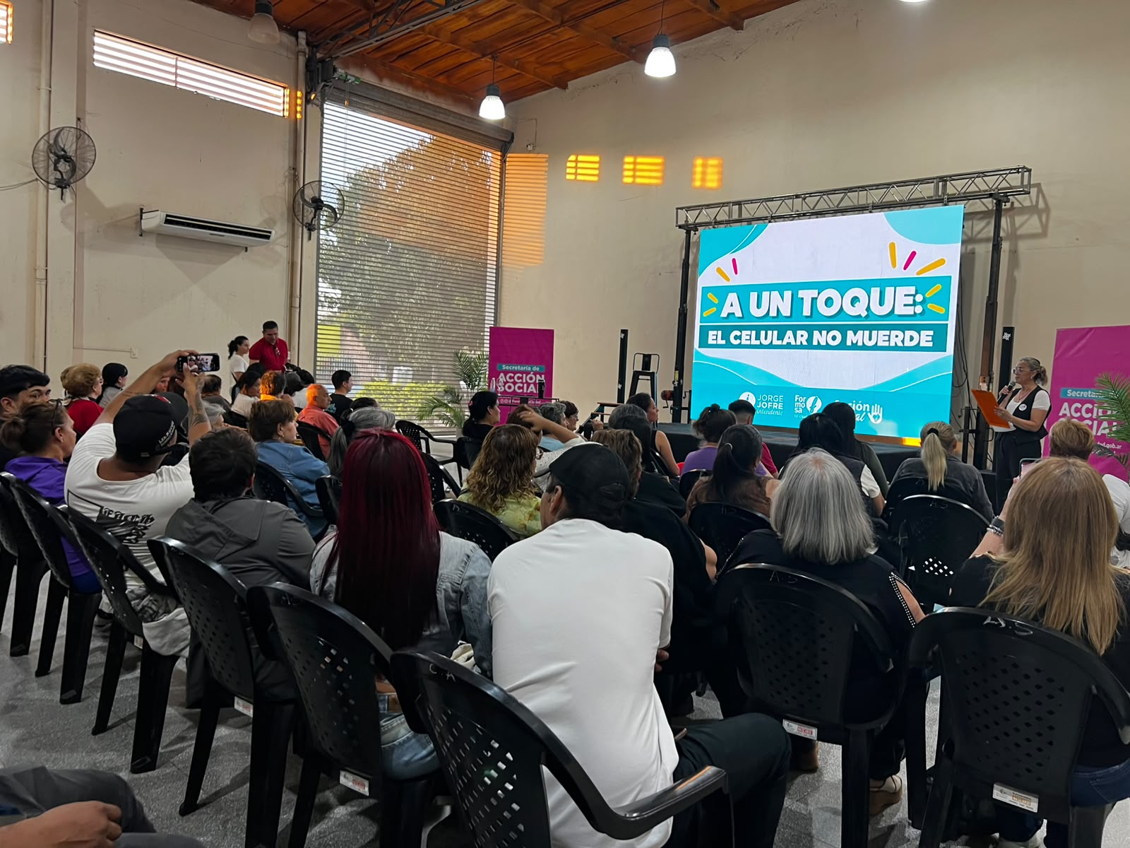 Los adultos mayores le perdieron el miedo al celular