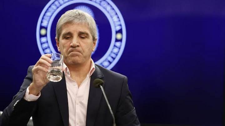 Luis Caputo culpó a «las mayores lluvias y nevadas» por la caída de la actividad en julio
