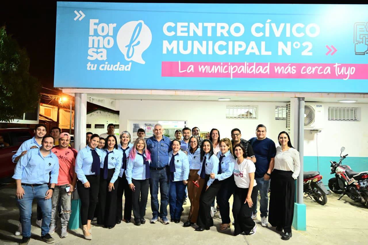 Jofré celebro junto al equipo de trabajo el primer aniversario del Centro Cívico N°2