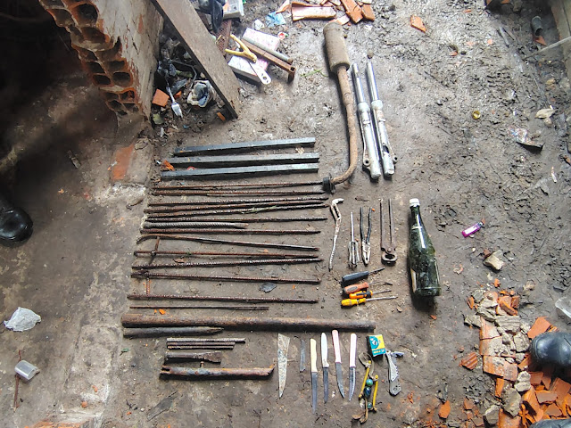 Barrio Antenor Gauna: La Policía secuestró armas de fabricación casera, cuchillos y otros elementos de interés