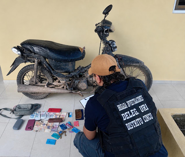 Dos hombres sustrajeron dinero de la cabina de un vehículo y horas después fueron detenidos