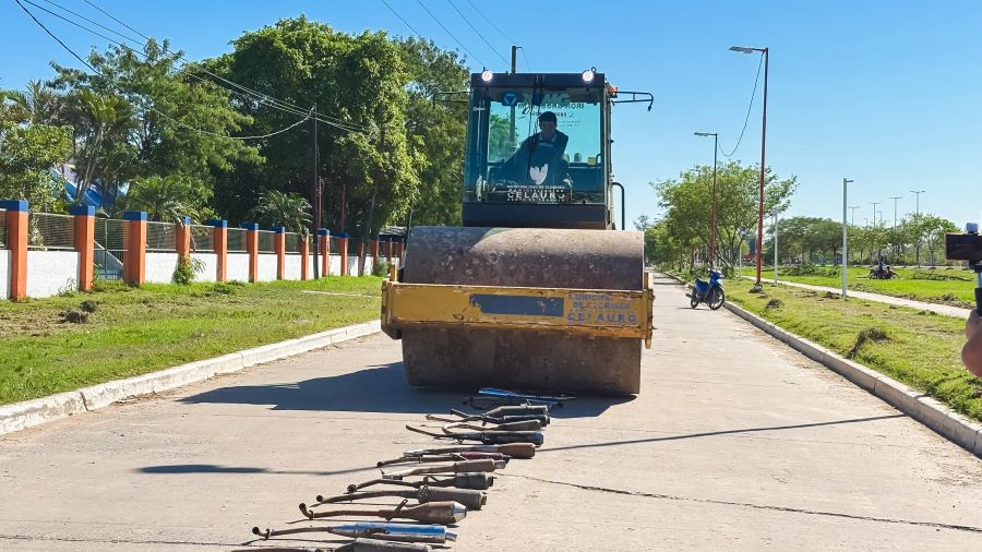 Clorinda: Se destruyó 50 caños de escape adulterados
