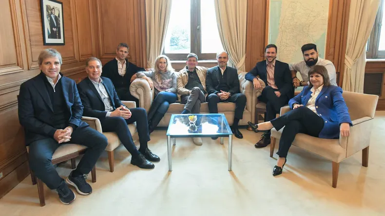 mesa-politica-la-libertad-avanza.webp
