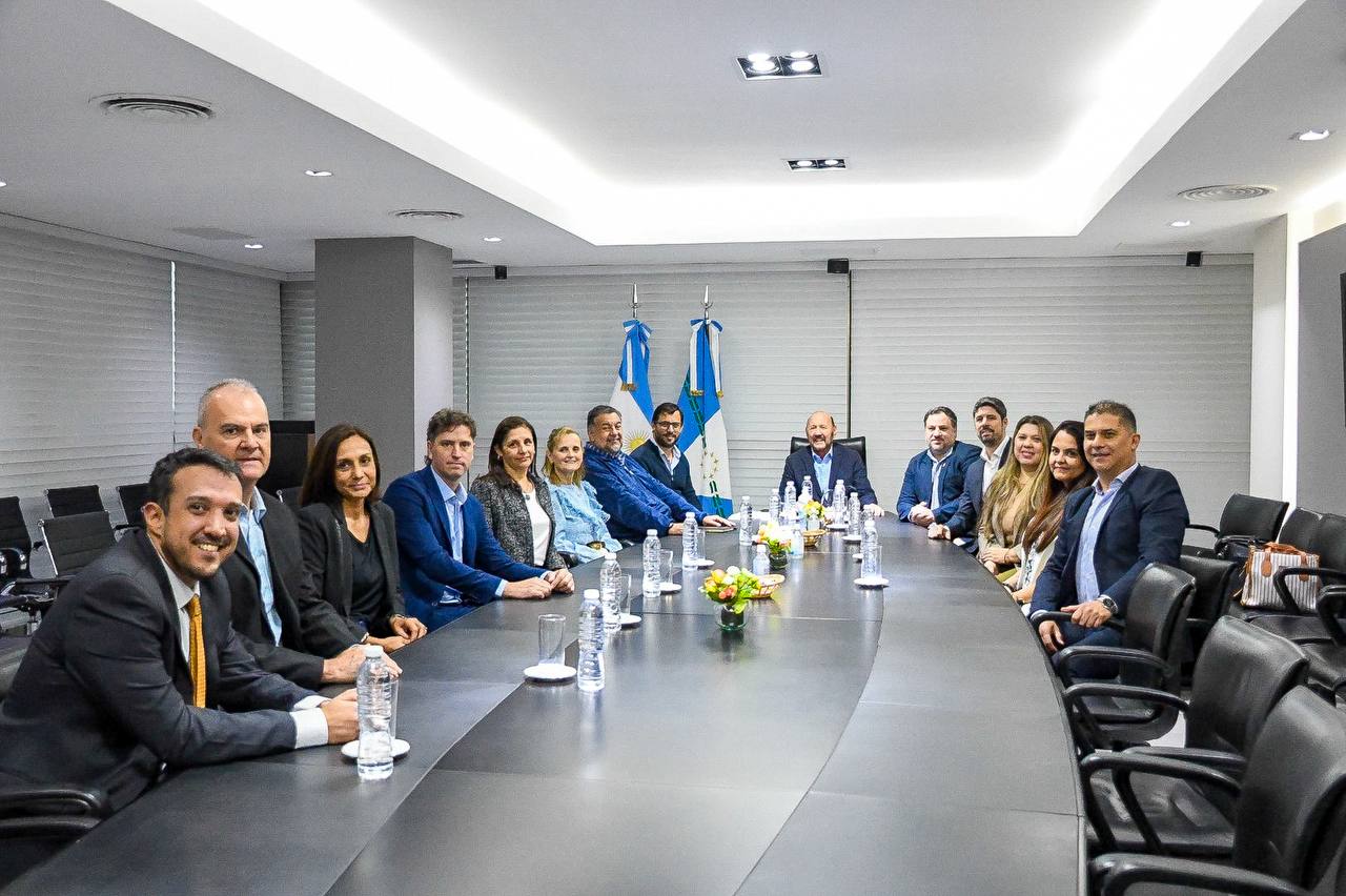 Insfrán se reunió con autoridades del Colegio de Escribanos y nuevos titulares de Registros Notariales